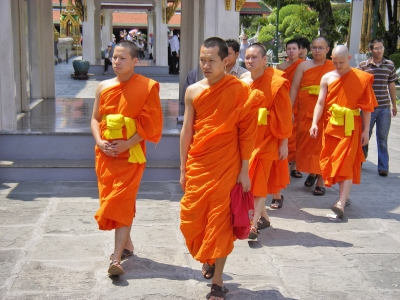 Buddhisten im Tempel