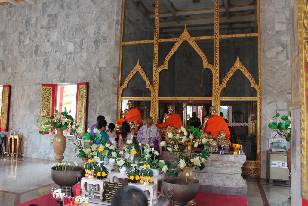 Opfergabe im Wat Challong